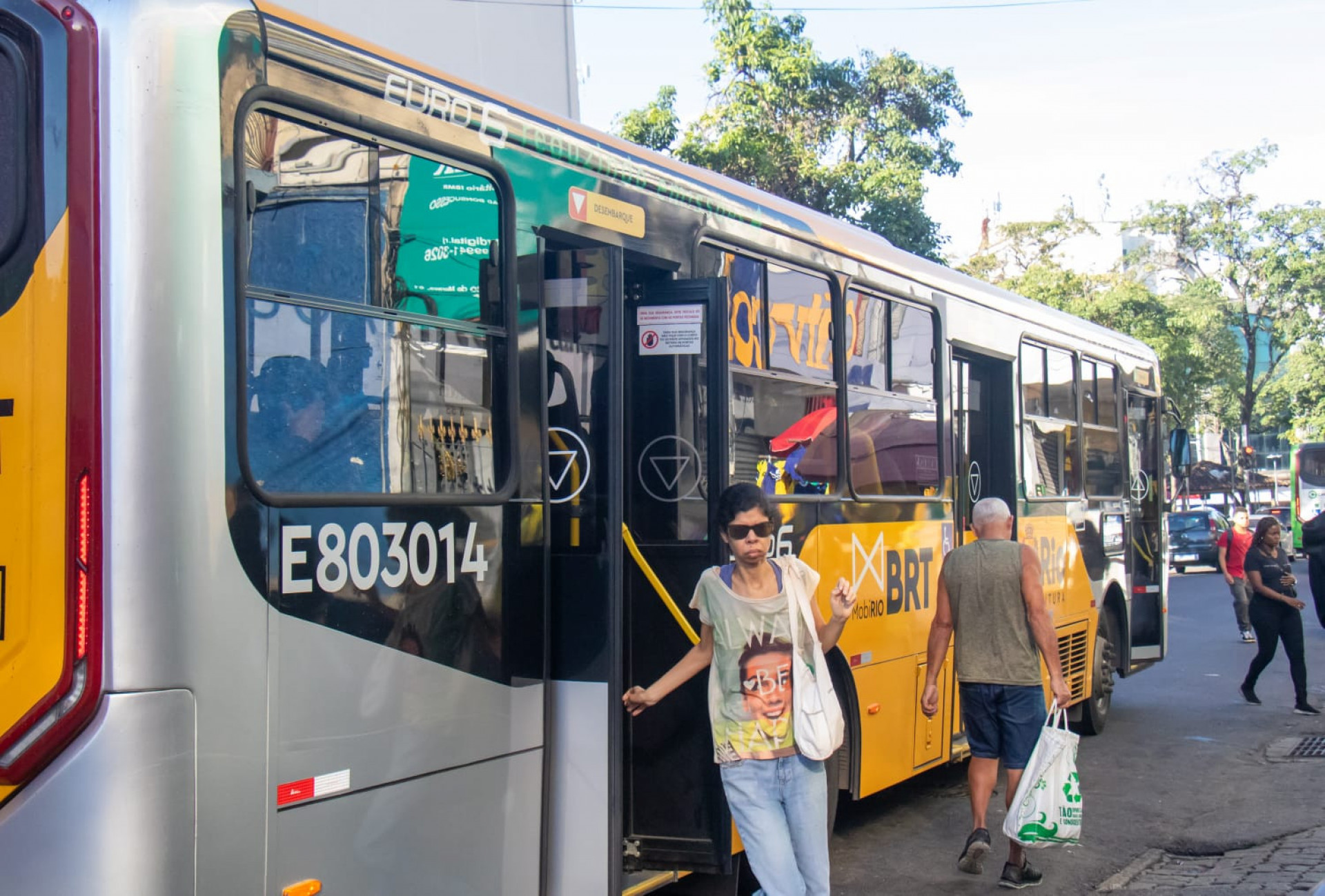 Passageiros do BRT em Bonsucesso reclamaram de longa espera - Érica Martins/Agência O DIA