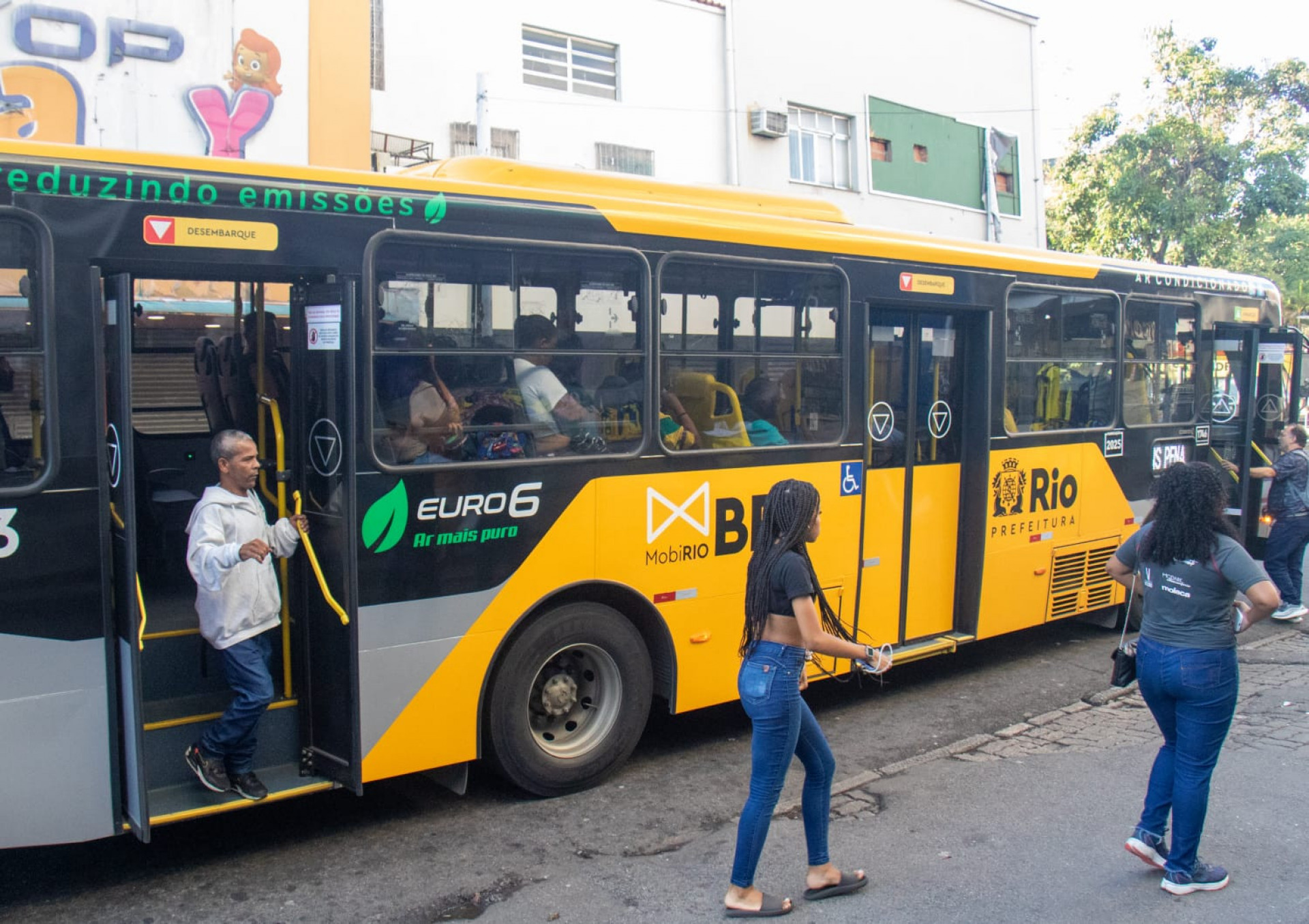 Passageiros do BRT em Bonsucesso reclamaram de longa espera - Érica Martins/Agência O DIA