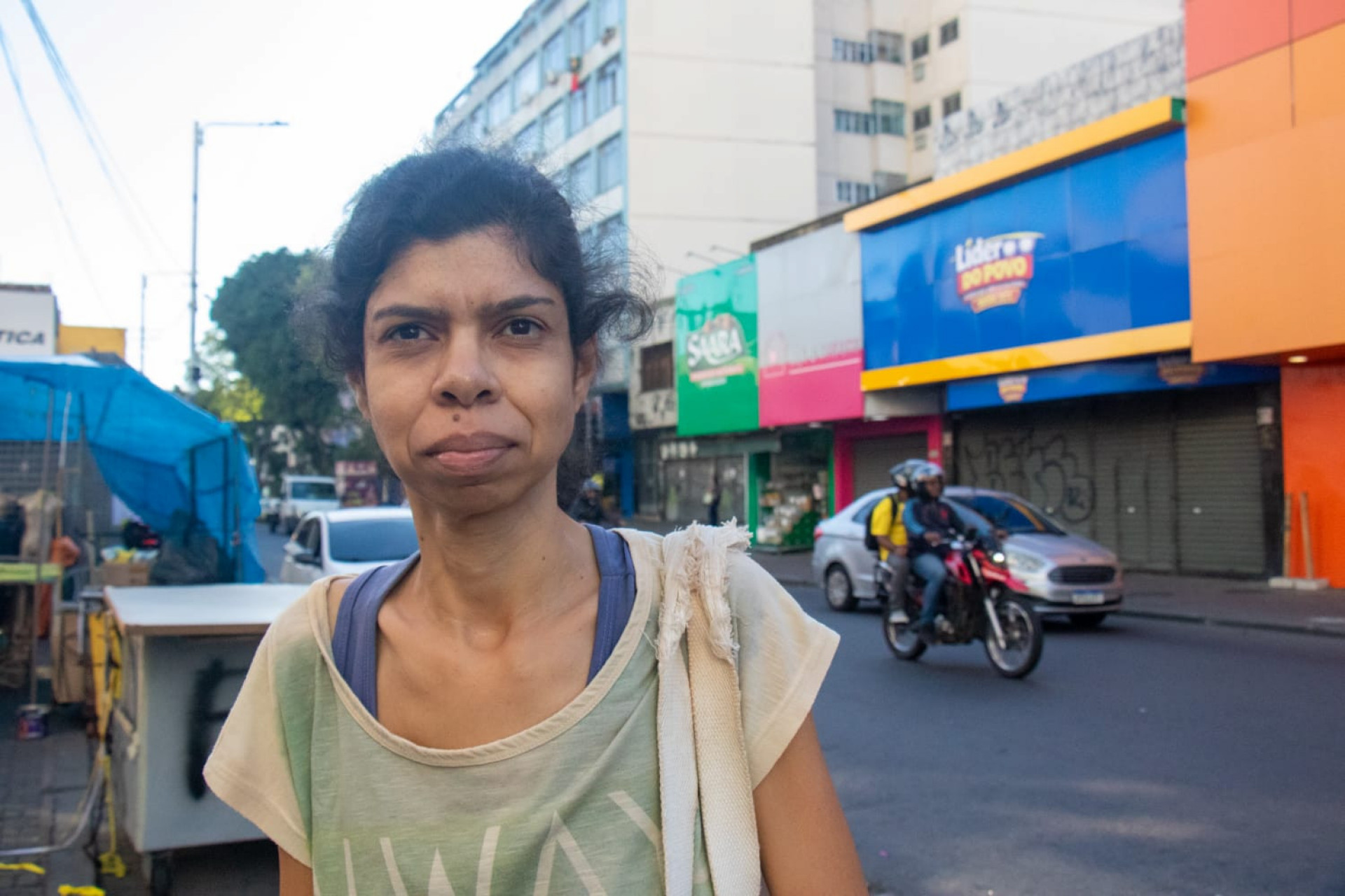 Ana Lúcia levou horas para conseguir pegar o ônibus para o trabalho - Érica Martins/Agência O DIA