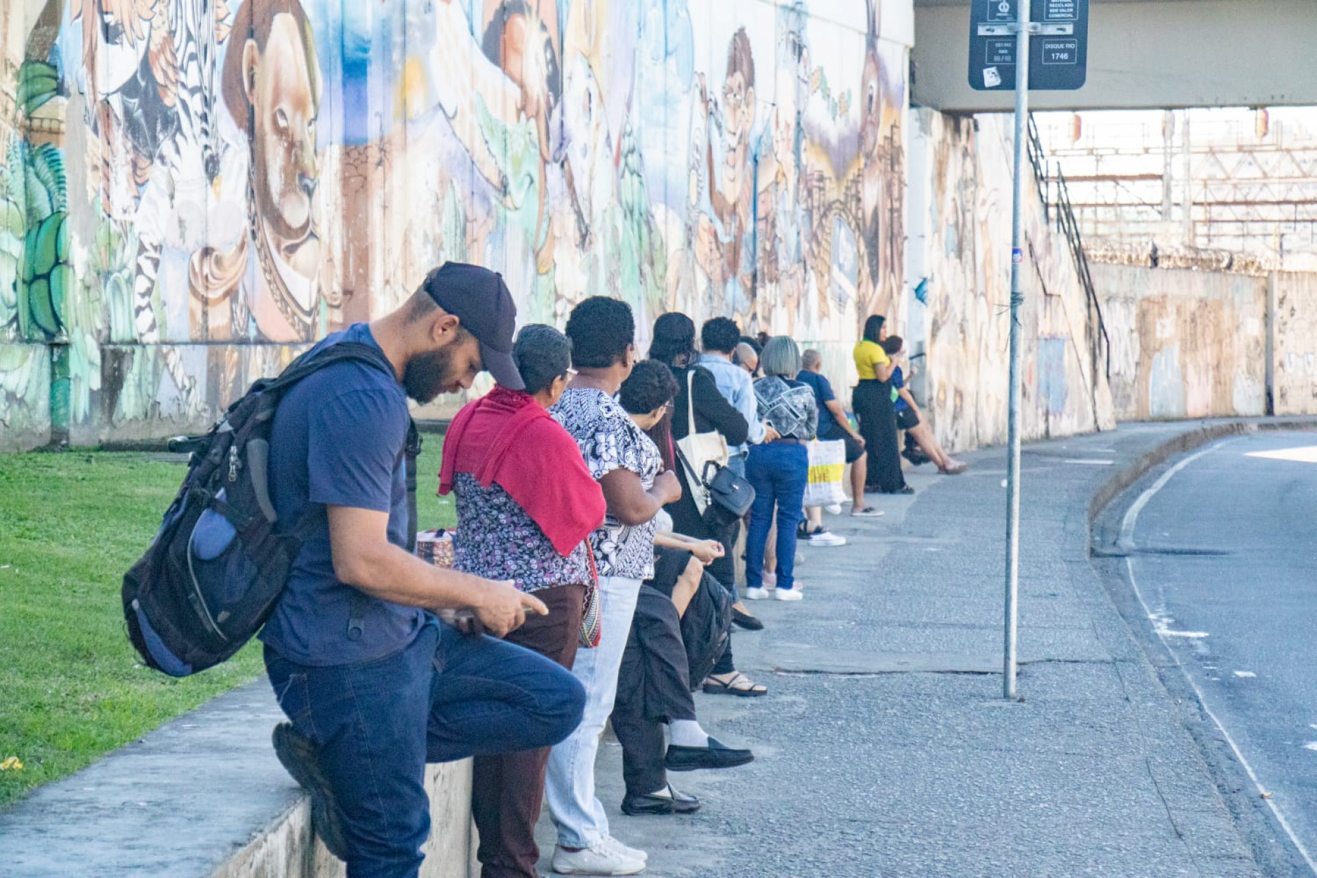 Passageiros enfrentaram filas na Avenida Osvaldo Aranha, em São Cristóvão - Érica Martins/Agência O DIA