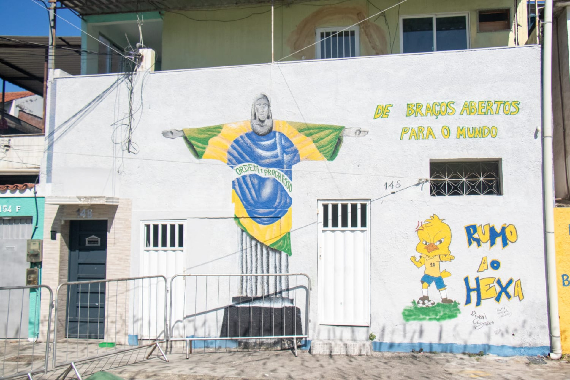 Rua Taturana, em Vicente de Carvalho, foi eleita a mais bem decorada para a Copa do Mundo pela Prefeitura - Érica Martin / Agência O Dia