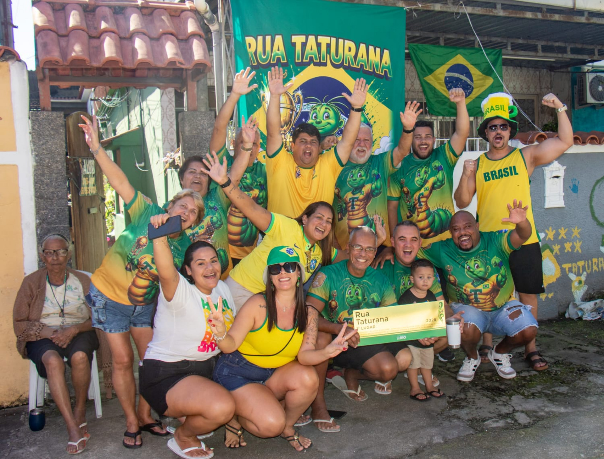 Rua Taturana, em Vicente de Carvalho, foi eleita a mais bem decorada para a Copa do Mundo pela Prefeitura - Érica Martin / Agência O Dia