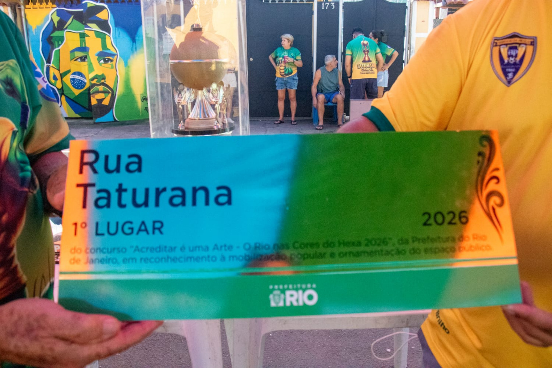 Rua Taturana, em Vicente de Carvalho, foi eleita a mais bem decorada para a Copa do Mundo pela Prefeitura - Érica Martin / Agência O Dia