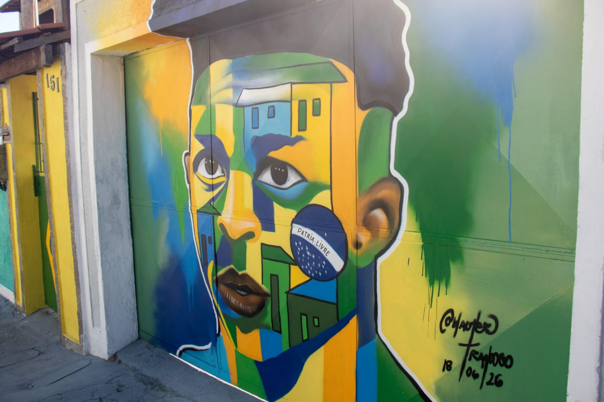 Rua Taturana, em Vicente de Carvalho, foi eleita a mais bem decorada para a Copa do Mundo pela Prefeitura - Érica Martin / Agência O Dia