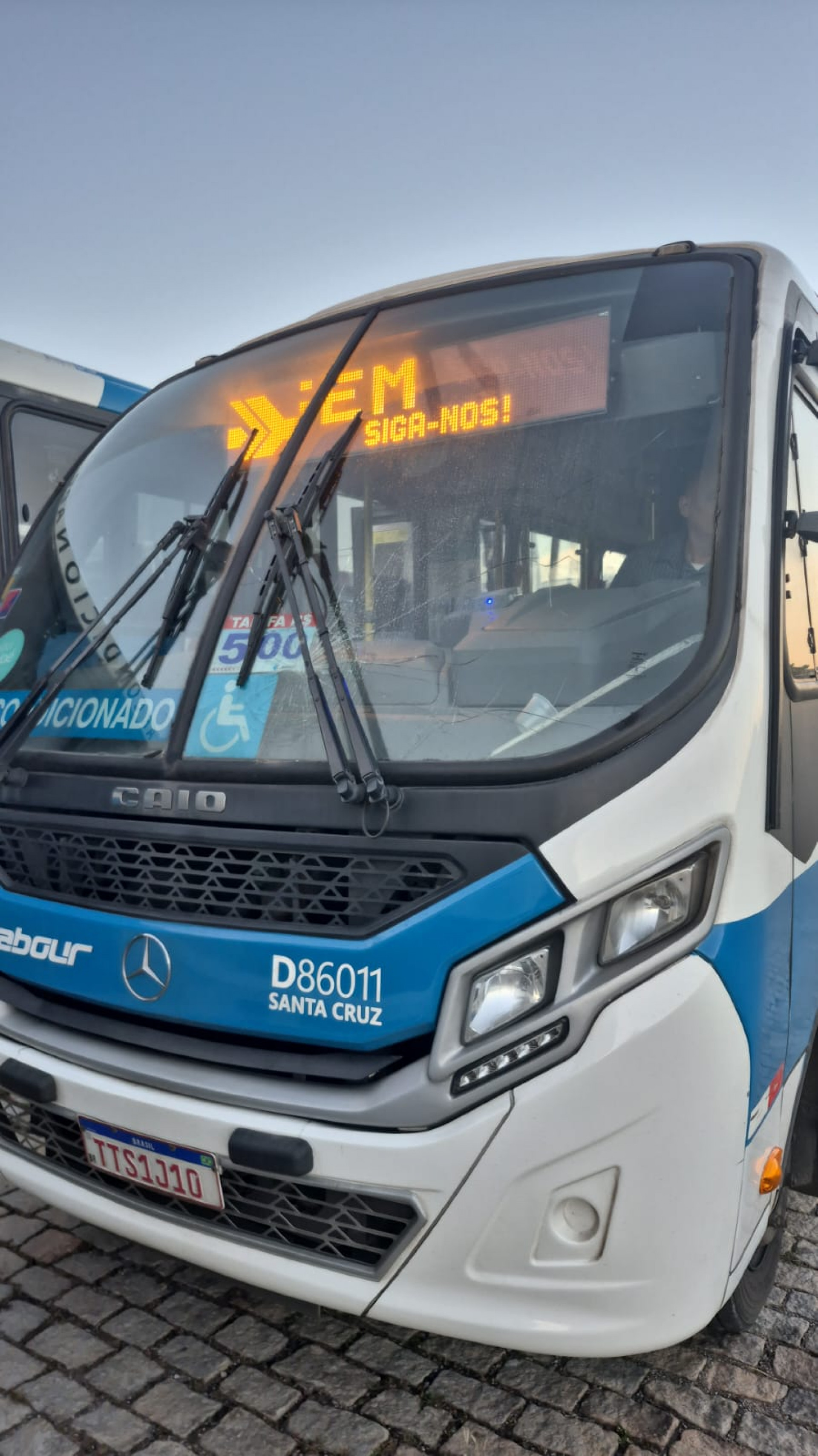 Mais de 40 coletivos foram vandalizados no primeiro dia da greve dos rodoviários - Divulgação/Rio Ônibus