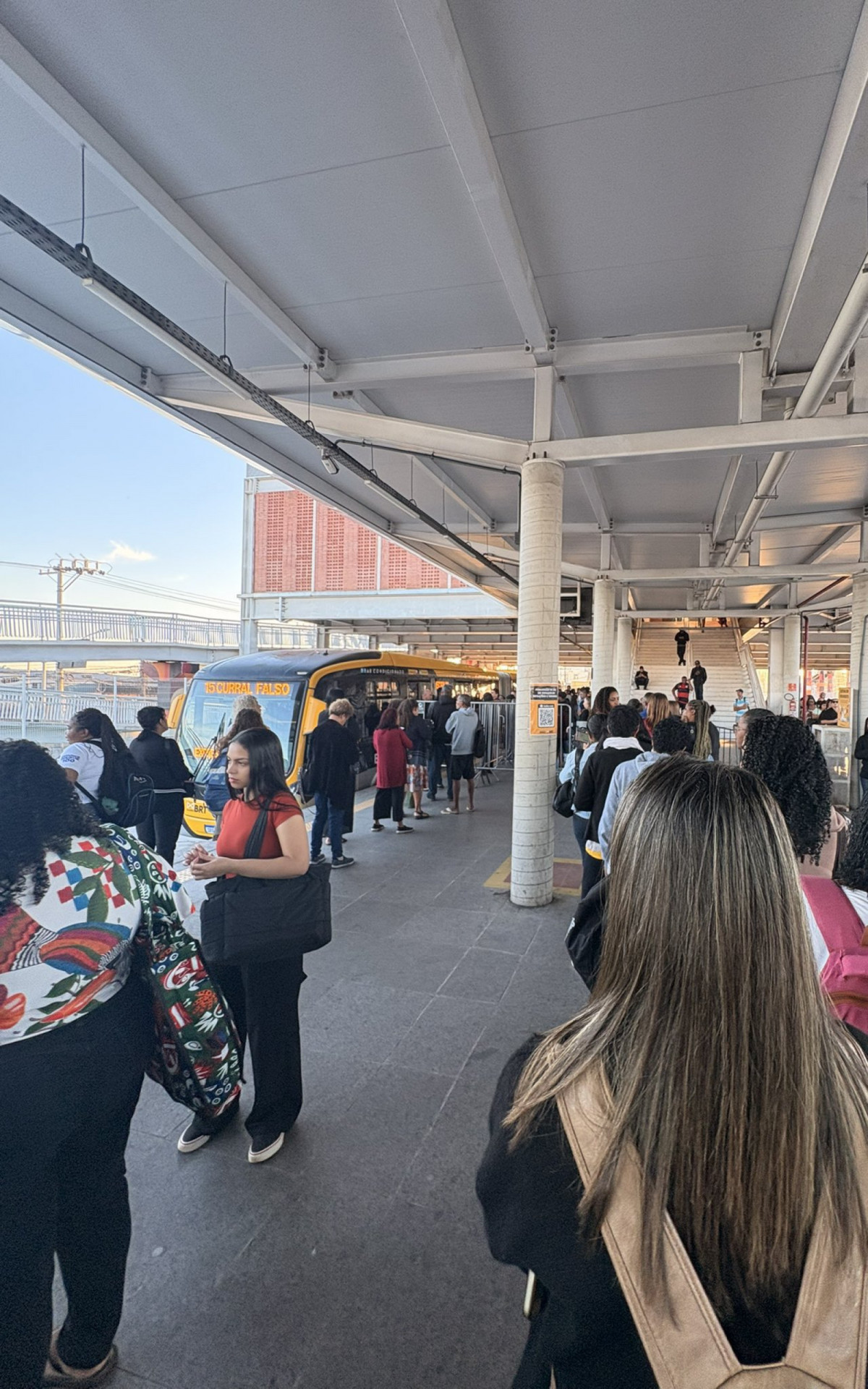Terminal Curral Falso, em Santa Cruz, com longas filas  - Rede Social