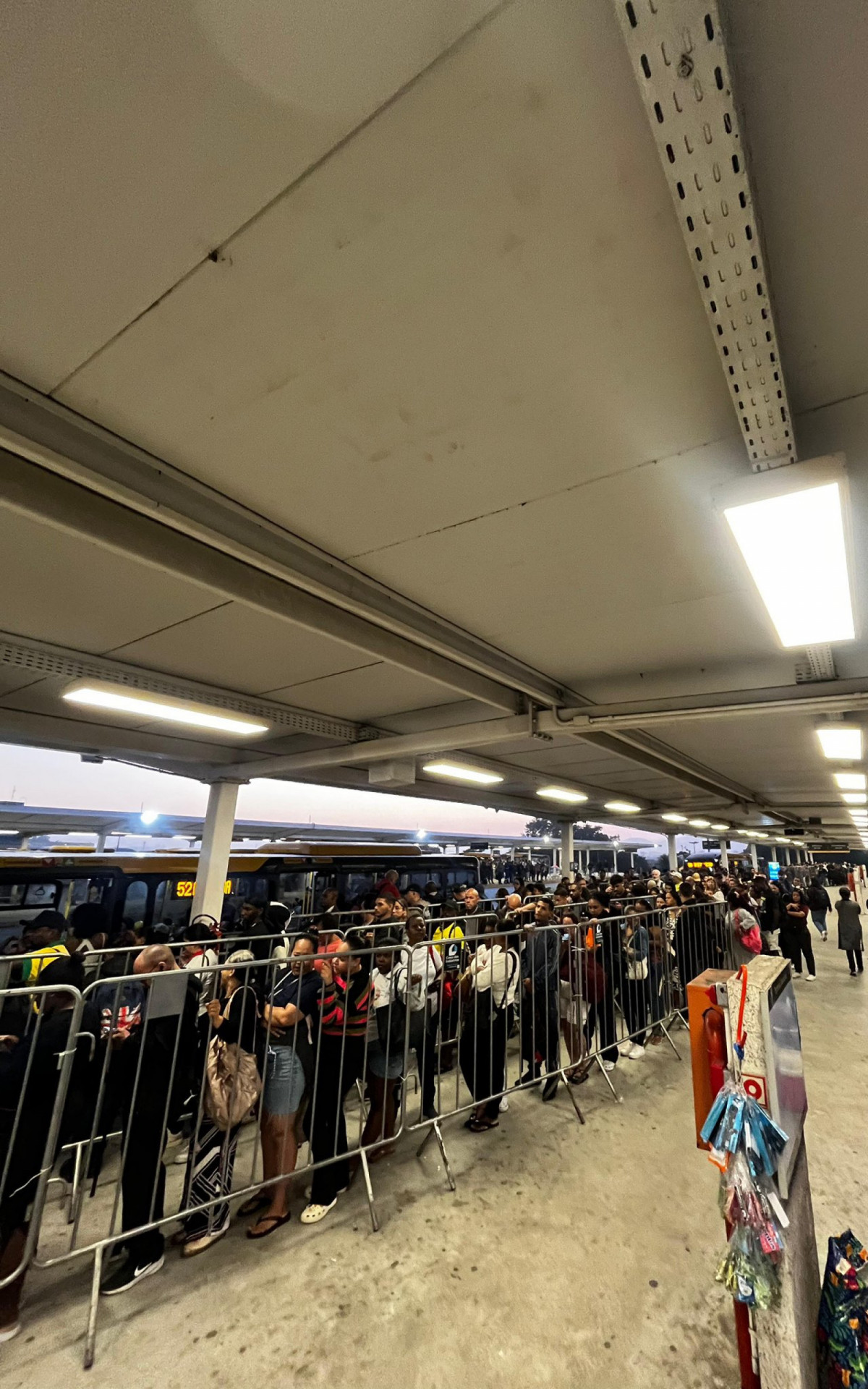 Terminal de Deodoro lotado no início da manhã - Rede Social
