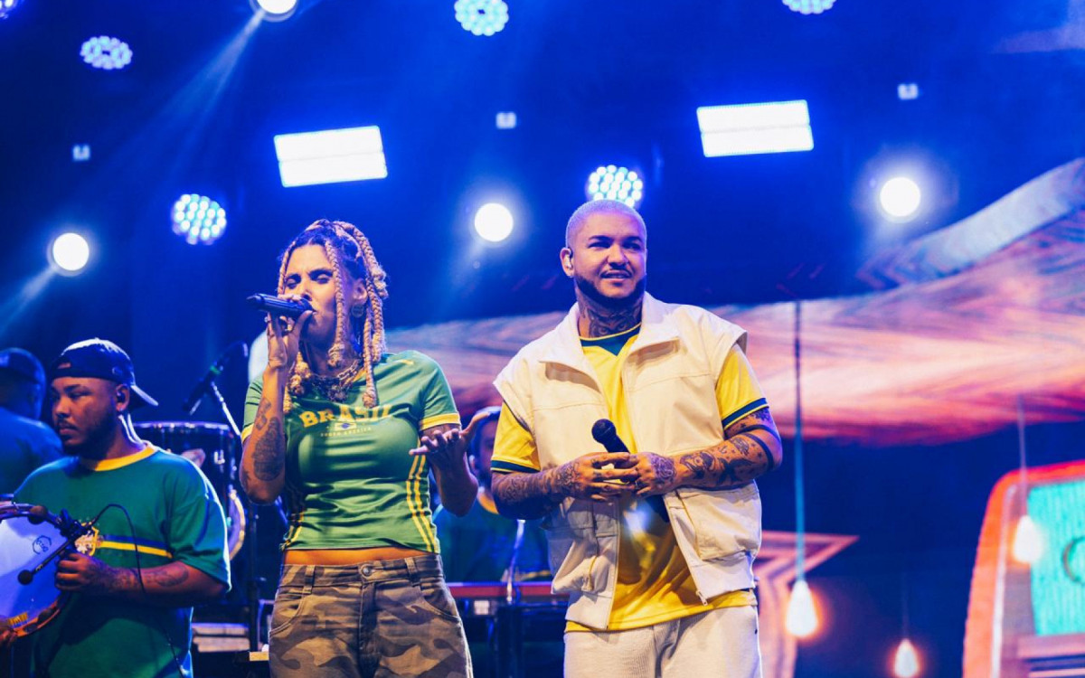Suel levou o público ao delírio em Macaé durante show que marcou a classificação da Seleção Brasileira e lotou a FanFest.
