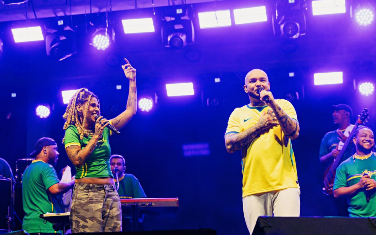 Suel levou o público ao delírio em Macaé durante show que marcou a classificação da Seleção Brasileira e lotou a FanFest.