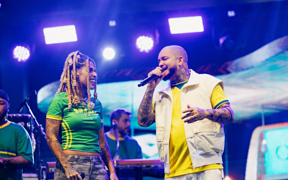 Suel levou o público ao delírio em Macaé durante show que marcou a classificação da Seleção Brasileira e lotou a FanFest.