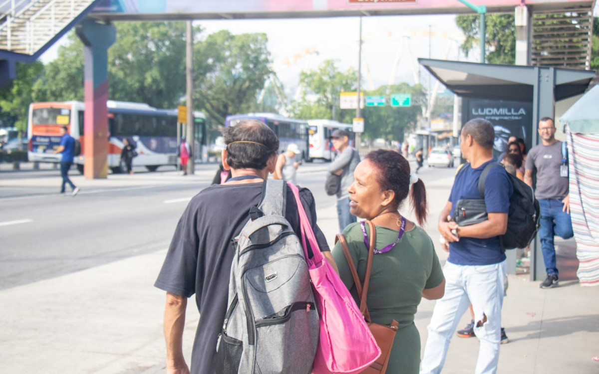 Longas filas durante a greve de ônibus no Rio - Érica Martin/Agência O DIA