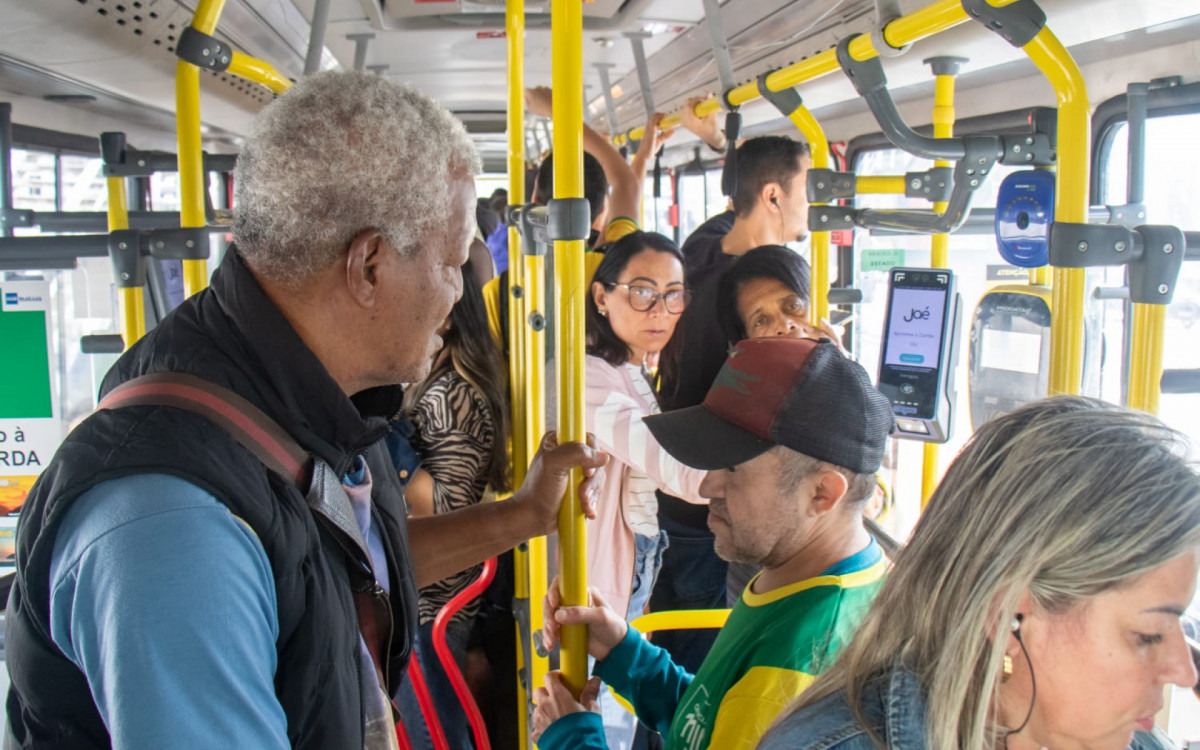 Ônibus ficaram lotados durante a greve  - Érica Martin/Agência O DIA