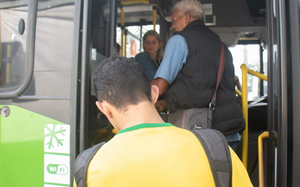 Ônibus ficaram lotados durante a greve  - Érica Martin/Agência O DIA