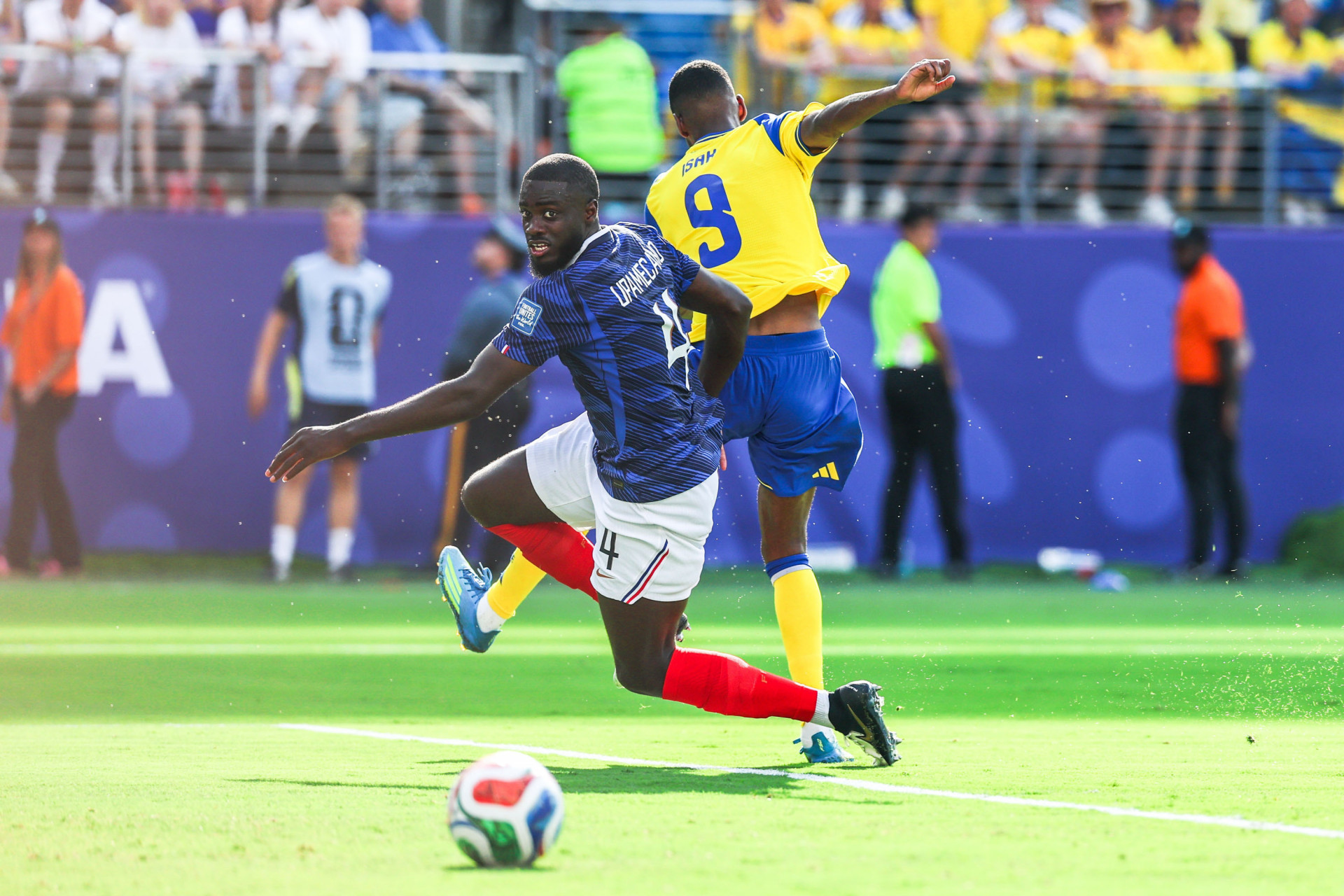 França e Suécia se enfrentaram pela segunda fase da Copa do Mundo - William Volcov/Parceiro/Agência O Dia