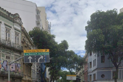 Polícia investiga morte de homem a tiros dentro de bar na Lapa