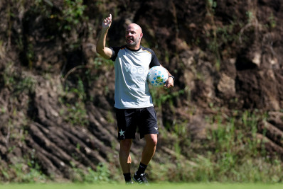 Instabilidade jurídica impede acerto do Vasco com Franclim e Deossa