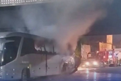 Ônibus pega fogo em Três Rios