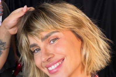 Carolina Dieckmmann mostra visual renovado: 'Cabelin dourado'