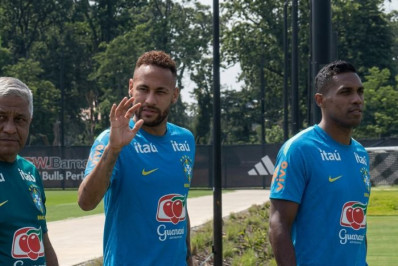 Neymar repete provocação a guru em treino da Seleção