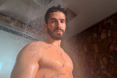 João Guilherme surge sem camisa e ganha elogios: 'Lindo'