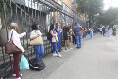 Passageiros voltam a enfrentar longas filas durante greve de ônibus