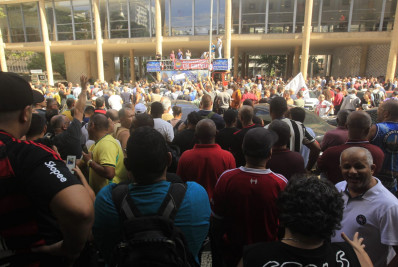 Rodoviários mantêm greve e protestam no Centro do Rio