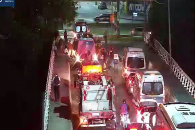 Acidente entre carro e moto causa retenção na Barra da Tijuca