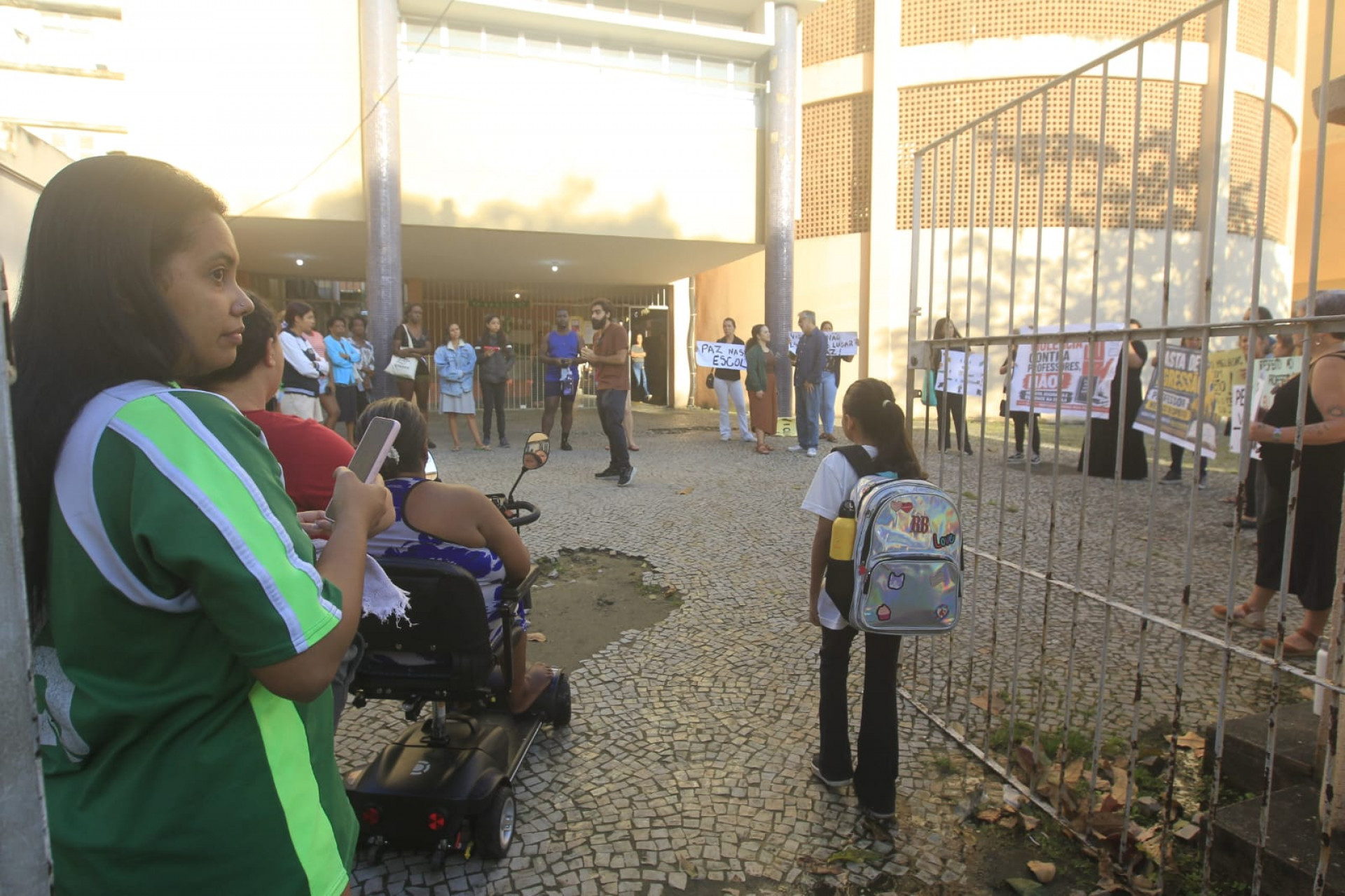 Ato envolveu profissionais de educação e responsáveis - Reginaldo Pimenta / Agência O Dia