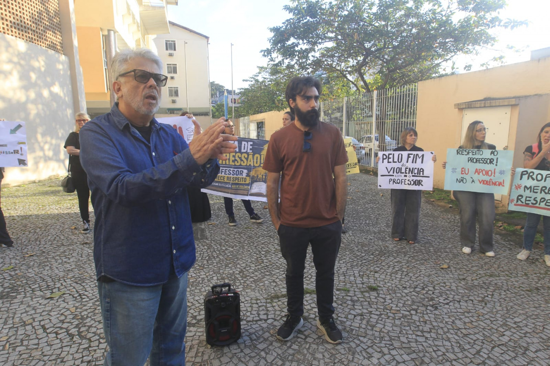 Ato envolveu profissionais de educação e responsáveis - Reginaldo Pimenta / Agência O Dia