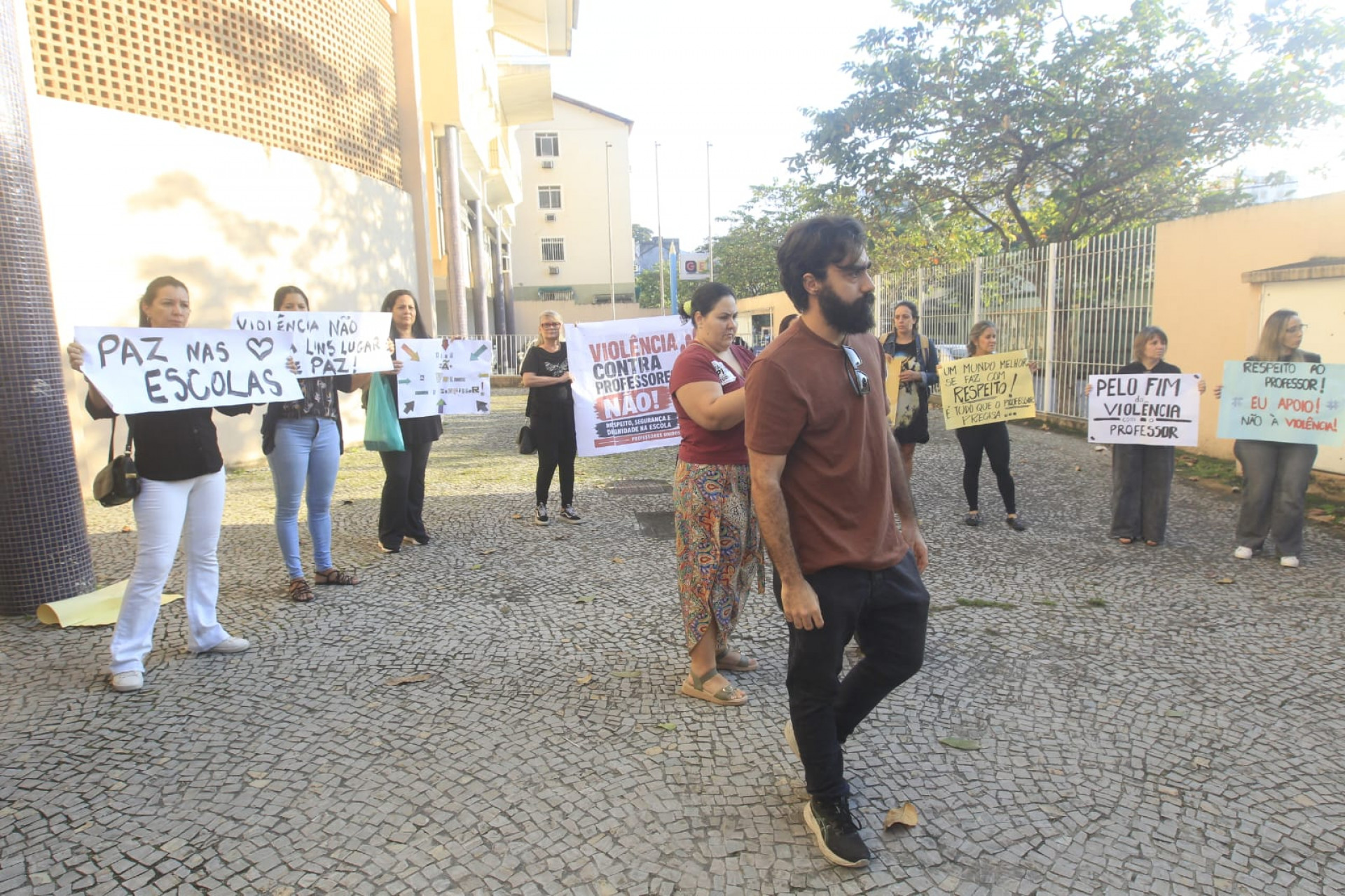 Ato envolveu profissionais de educação e responsáveis - Reginaldo Pimenta / Agência O Dia