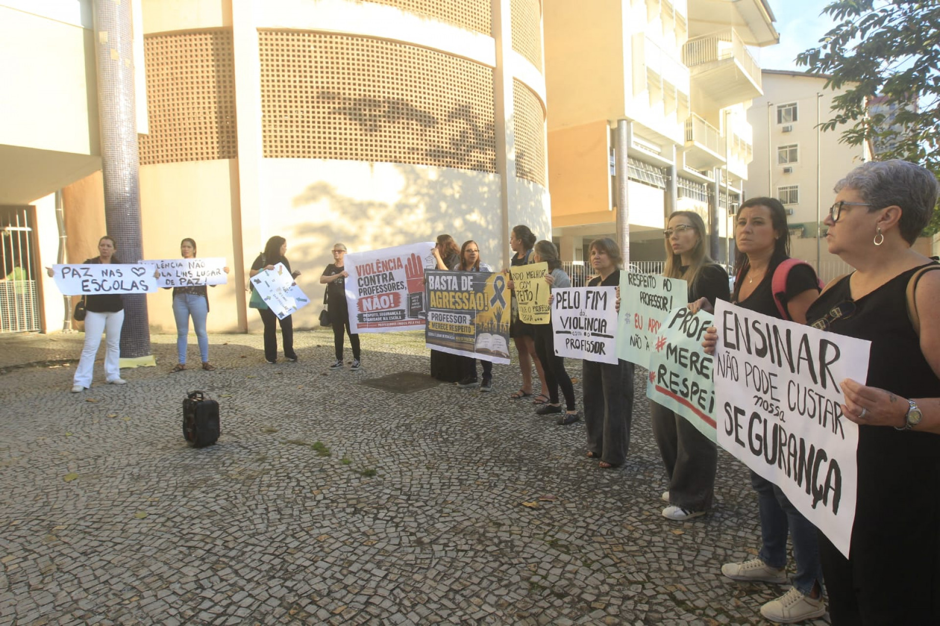 Ato envolveu profissionais de educação e responsáveis - Reginaldo Pimenta / Agência O Dia