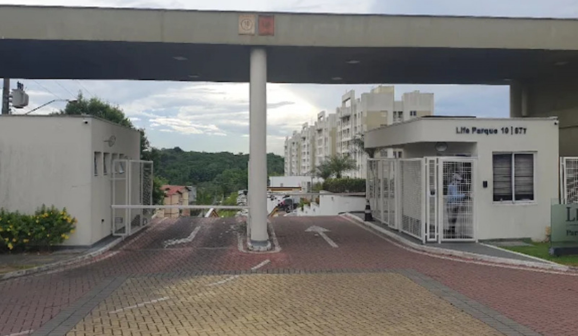 Pr&eacute;dio fica no bairro Parque 10, em Manaus, capital do Amazonas