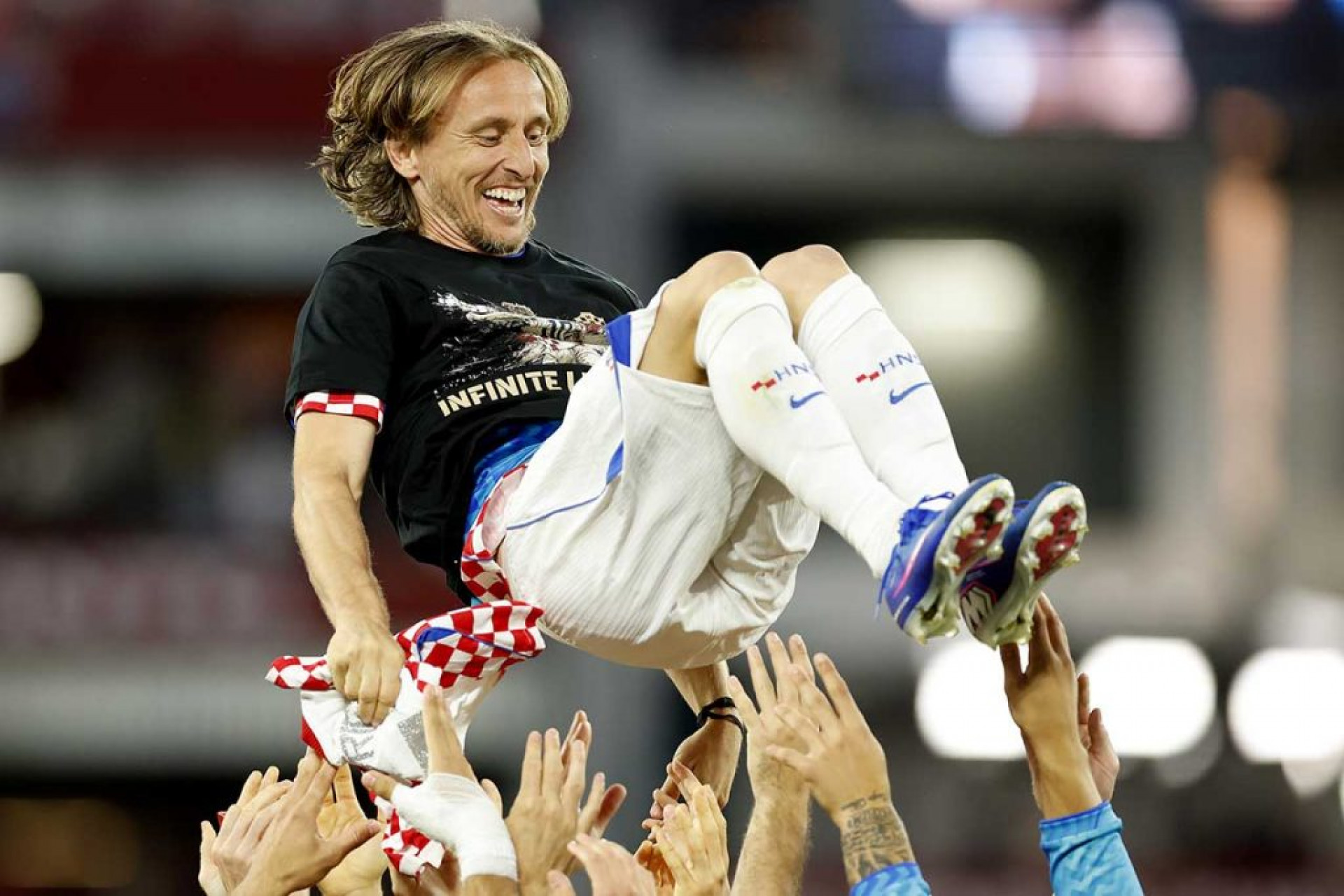 Modric agradece companheiro da Cro&aacute;cia por evitar aposentadoria: “Atua&ccedil;&atilde;o fant&aacute;stica”