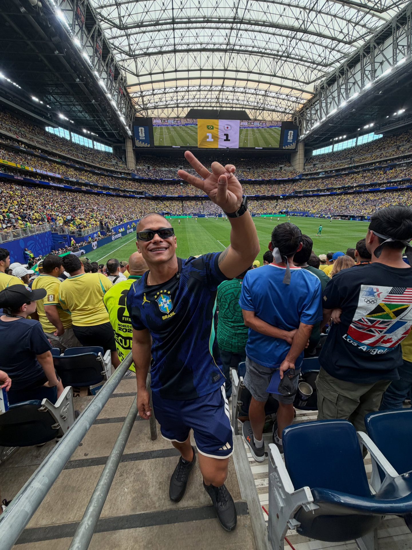 Ex de Jojo Todynho acompanha Brasil em área reservada com mãe de Vini Jr. - Reprodução / Instagram