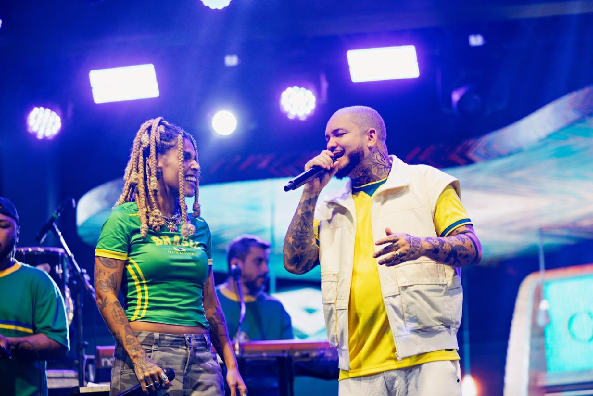 Suel levou o p&uacute;blico ao del&iacute;rio em Maca&eacute; durante show que marcou a classifica&ccedil;&atilde;o da Sele&ccedil;&atilde;o Brasileira e lotou a FanFest. - Foto: Gabriel de Castro - Palmer Assessoria de Comunica&ccedil;&atilde;o