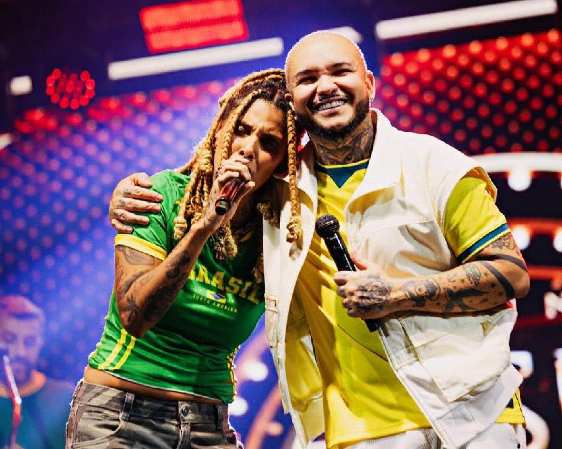 Suel levou o p&uacute;blico ao del&iacute;rio em Maca&eacute; durante show que marcou a classifica&ccedil;&atilde;o da Sele&ccedil;&atilde;o Brasileira e lotou a FanFest. - Foto: Gabriel de Castro - Palmer Assessoria de Comunica&ccedil;&atilde;o