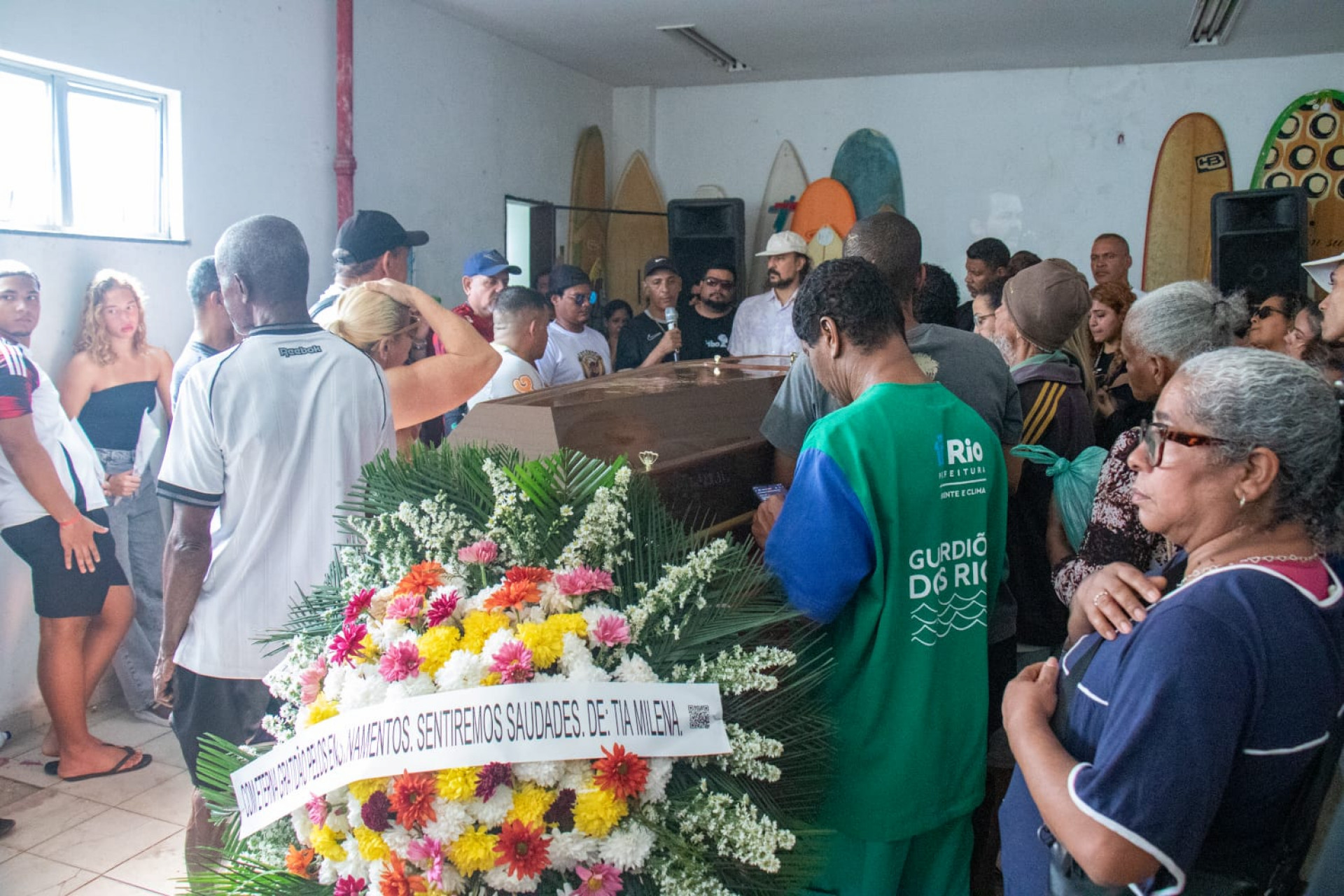 Surfista José Ricardo Ramos, conhecido como Bocão, foi velado na sede da Rocinha Surfe Escola - Érica Martin / Agência O Dia