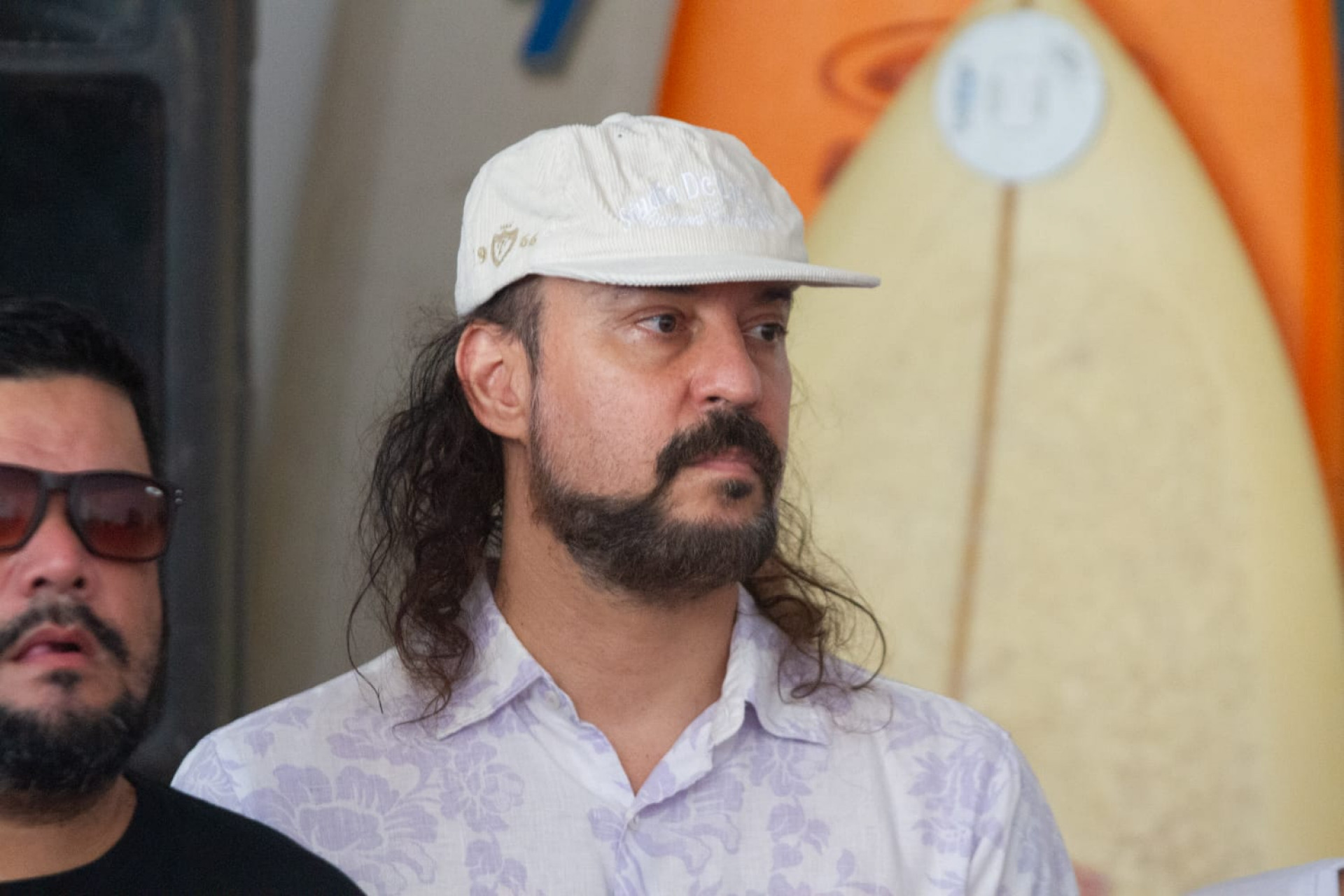 Cantor Gabriel o Pensador homenageou Bocão no velório - Érica Martin / Agência O Dia