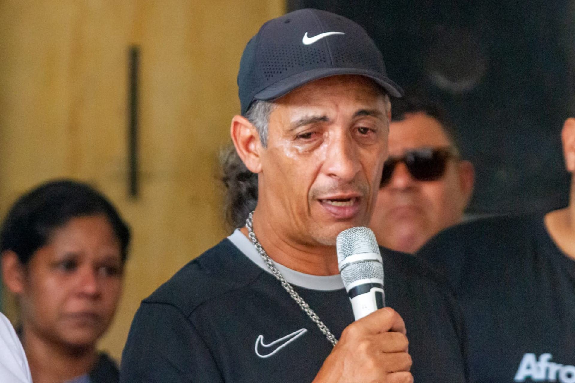 Surfista José Ricardo Ramos, conhecido como Bocão, foi velado na sede da Rocinha Surfe Escola - Érica Martin / Agência O Dia