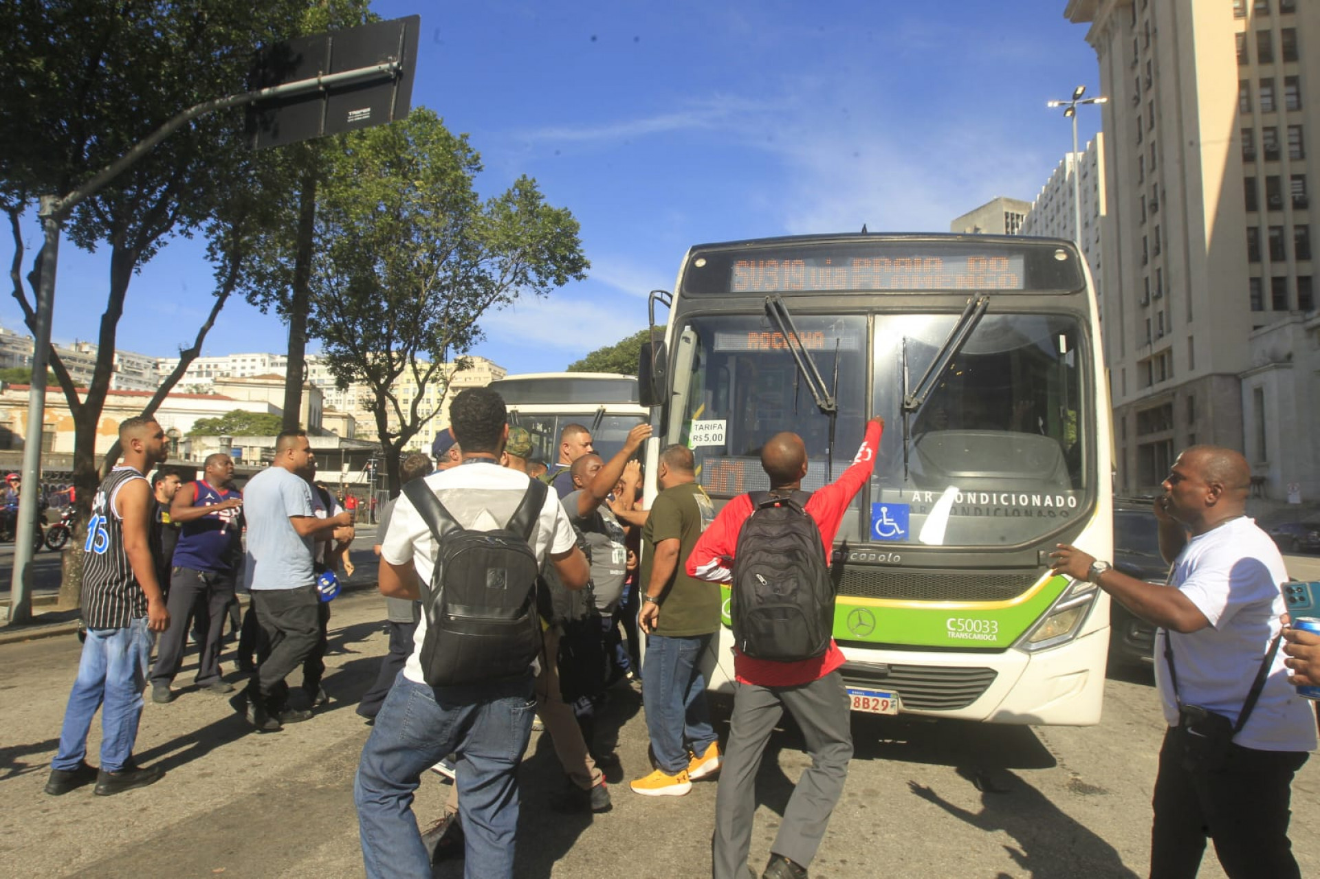 Confusão no Centro do Rio após audiência entre Rio Ônibus e rodoviários terminar sem acordo  - Reginal Pimenta/Agência O Dia