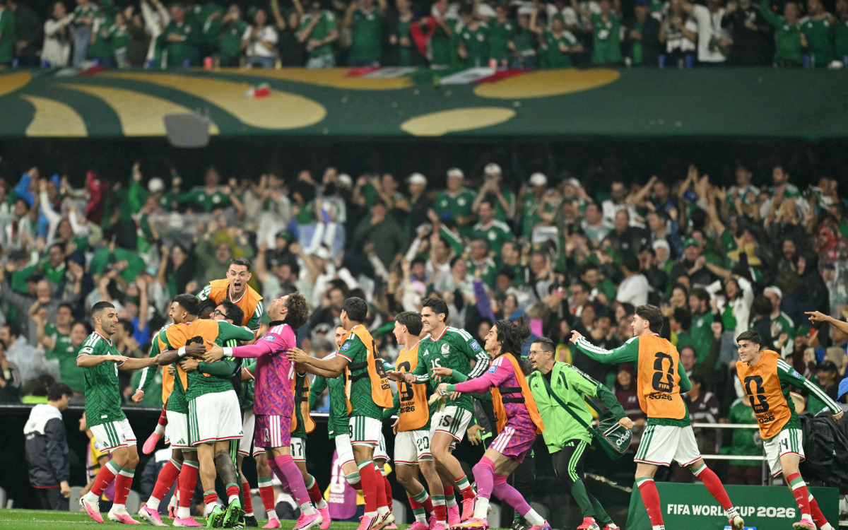 M&eacute;xico venceu o Equador por 2 a 0 e garantiu vaga nas oitavas da Copa do Mundo
