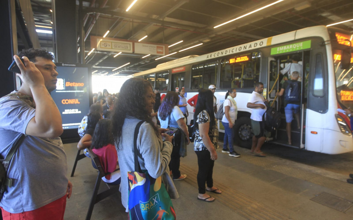 Terceiro dia da greve dos rodoviários registra longas filas no Terminal Gentileza - Reginaldo Pimenta/Agência O DIA