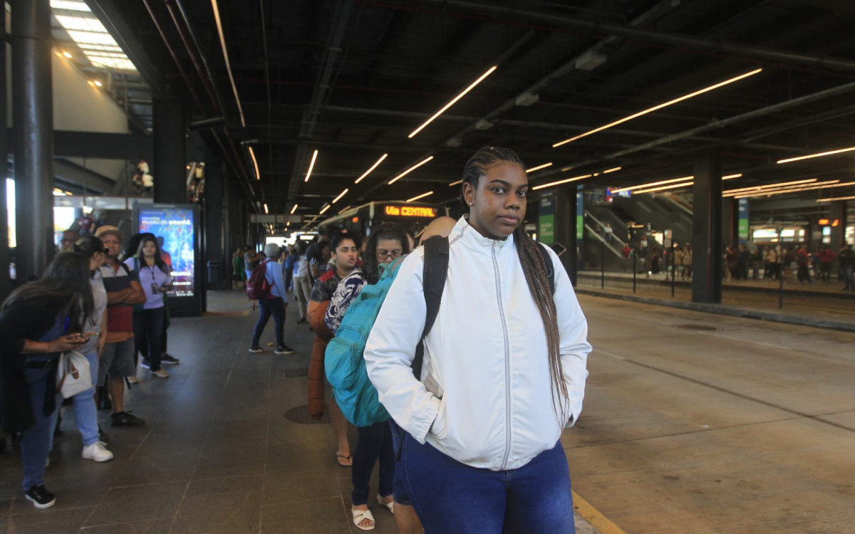 Beatriz esperou mais de duas horas na fila do BRT