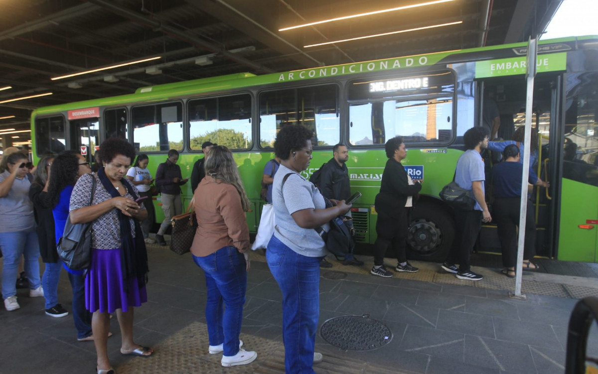 Terceiro dia da greve dos rodoviários registra longas filas no Terminal Gentileza - Reginaldo Pimenta/Agência O DIA
