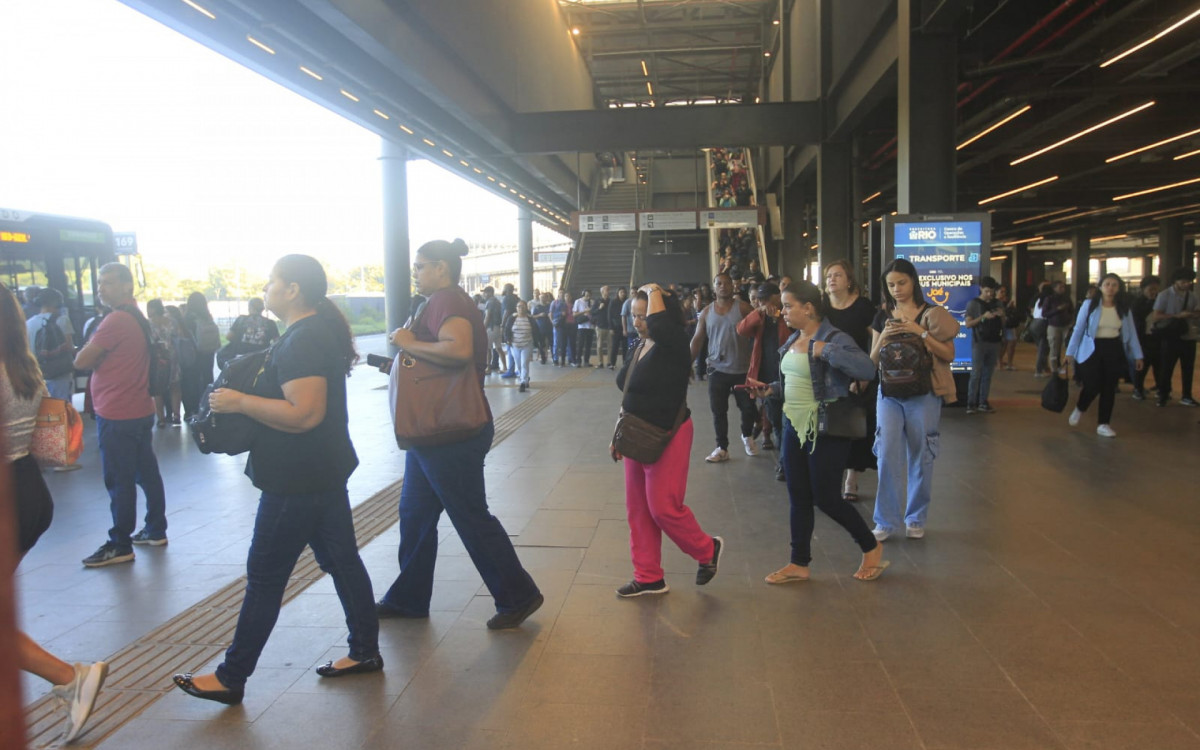 Terceiro dia da greve dos rodoviários registra longas filas no Terminal Gentileza - Reginaldo Pimenta/Agência O DIA