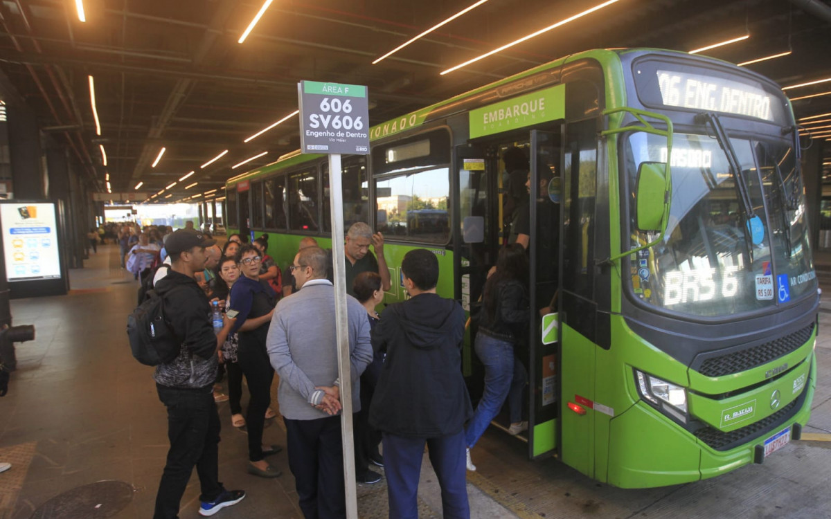 Terceiro dia da greve dos rodoviários registra longas filas no Terminal Gentileza - Reginaldo Pimenta/Agência O DIA