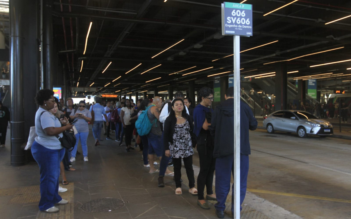 Terceiro dia da greve dos rodoviários registra longas filas no Terminal Gentileza - Reginaldo Pimenta/Agência O DIA