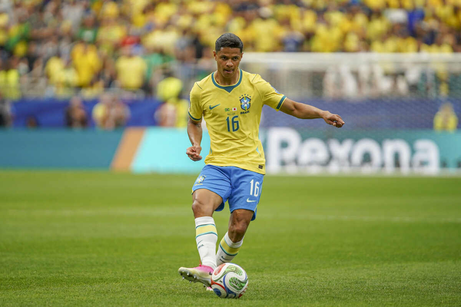 “Arroz com feij&atilde;o bem feito”, Douglas Santos vira s&iacute;mbolo de consist&ecirc;ncia no Brasil