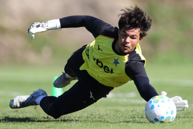 Bruninho Samudio participa de treinos com os profissionais do Botafogo