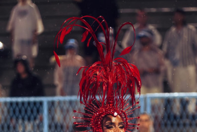 Bellinha Delfim substitui Juliana Paes como rainha da Viradouro